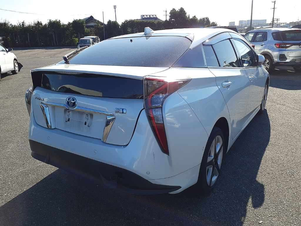 2016 Toyota Prius ZVW51[1]