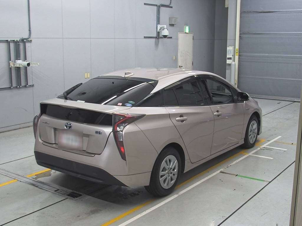 2016 Toyota Prius ZVW50[1]