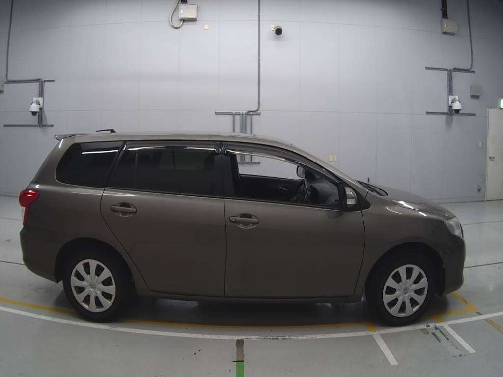 2011 Toyota Corolla Fielder NZE141G[2]