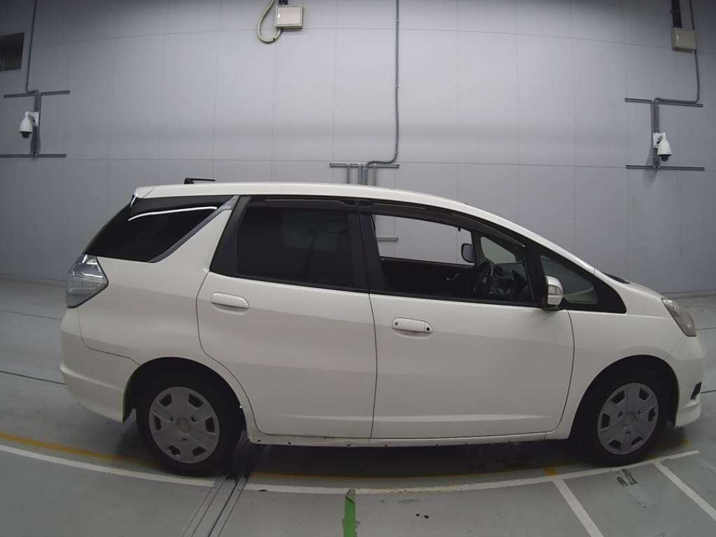 2011 Honda Fit Shuttle Hybrid GP2[2]