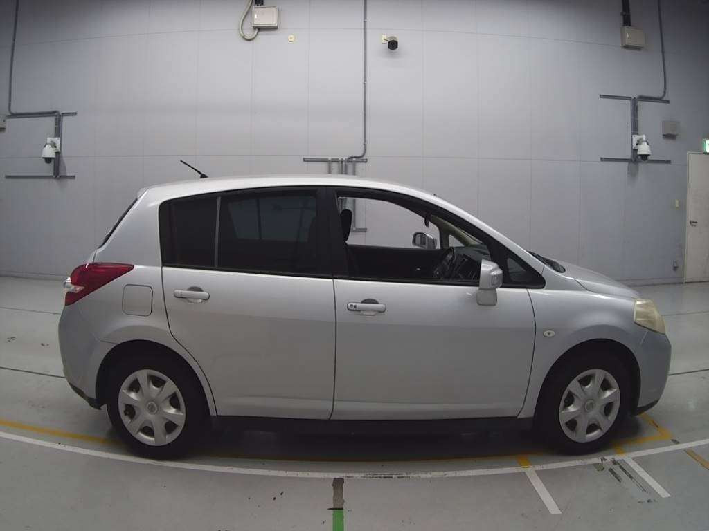 2010 Nissan Tiida C11[2]