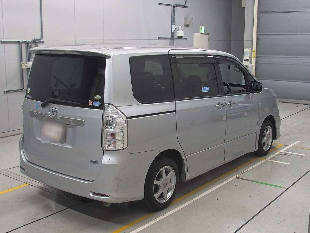 2011 Toyota Voxy ZRR70W[1]