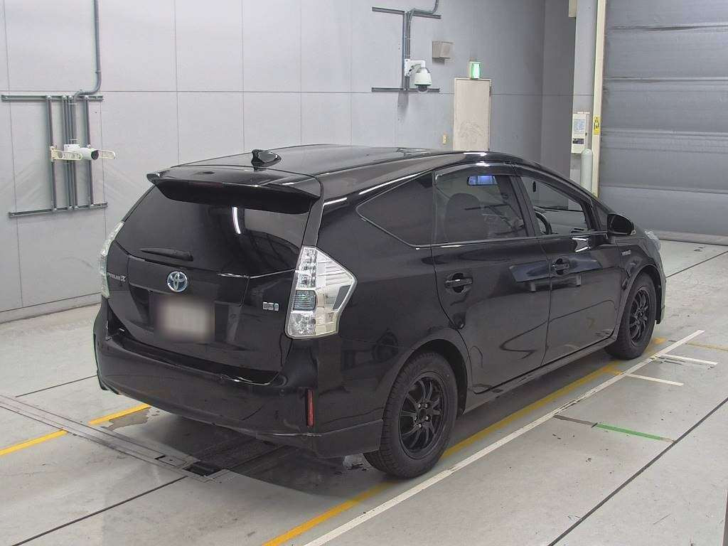 2012 Toyota Prius alpha ZVW41W[1]