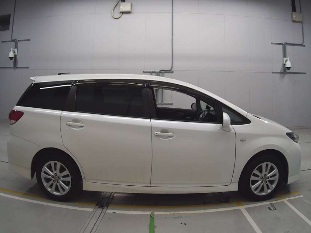 2010 Toyota Wish ZGE20W[2]