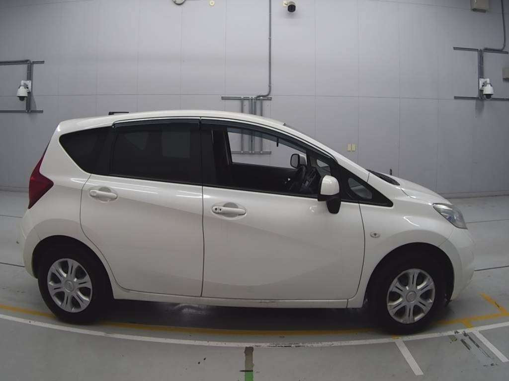 2013 Nissan Note E12[2]