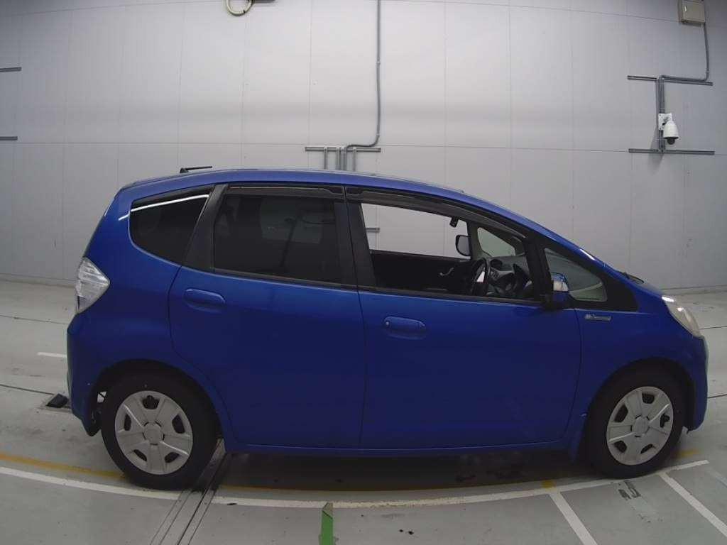 2011 Honda Fit Hybrid GP1[2]