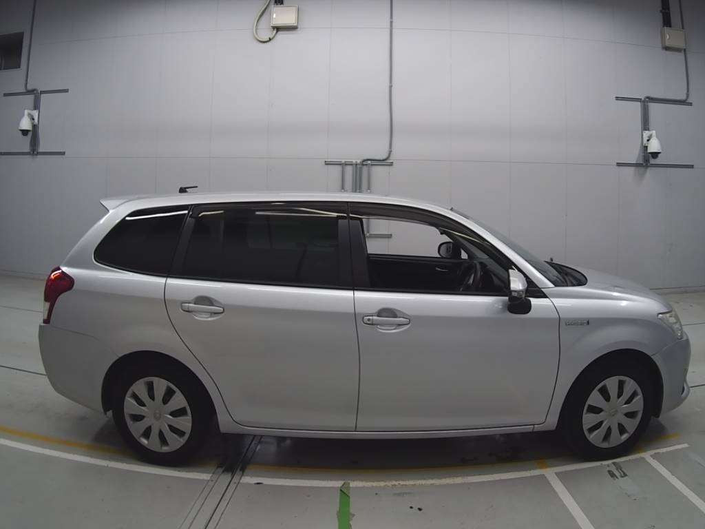 2014 Toyota Corolla Fielder NKE165G[2]