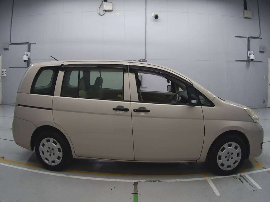 2012 Toyota Isis ZGM10G[2]