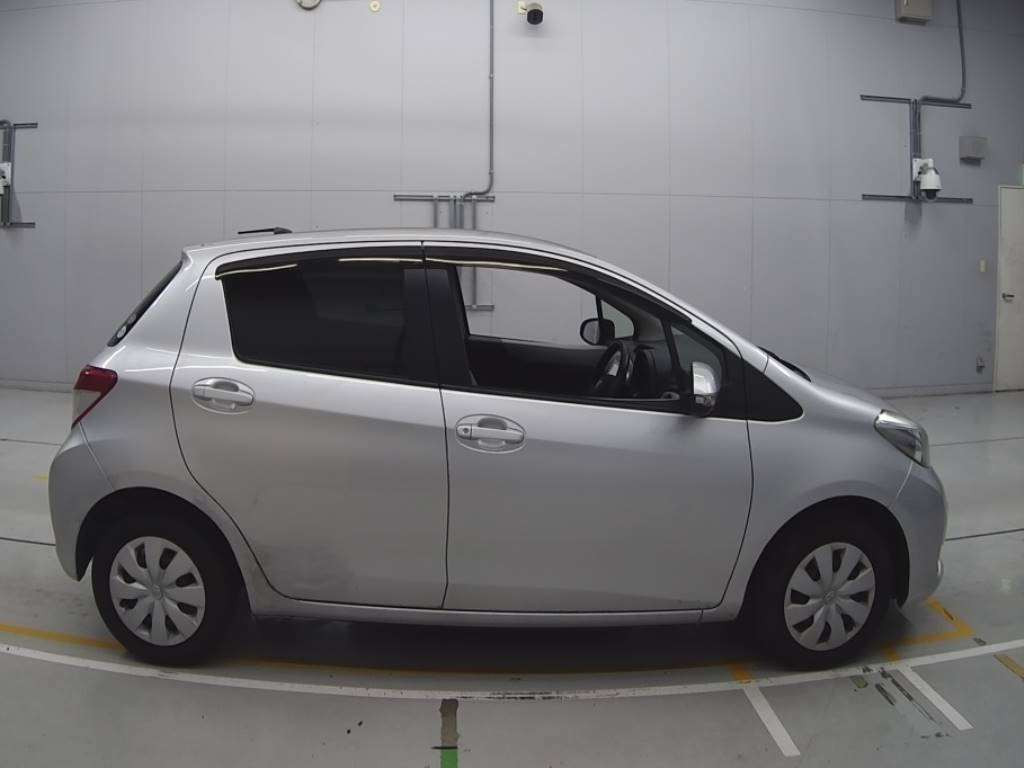 2012 Toyota Vitz KSP130[2]