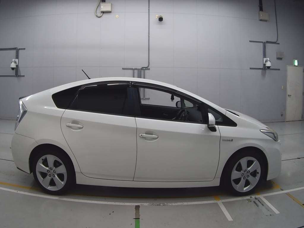 2011 Toyota Prius ZVW30[2]