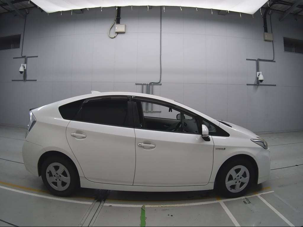 2011 Toyota Prius ZVW30[2]