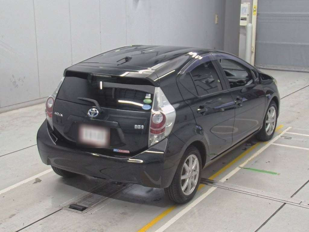 2012 Toyota Aqua NHP10[1]