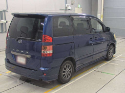 2004 Toyota Noah