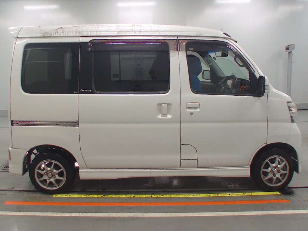 2016 Daihatsu Atrai Wagon S321G[2]