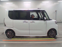 2024 Daihatsu Tanto Custom