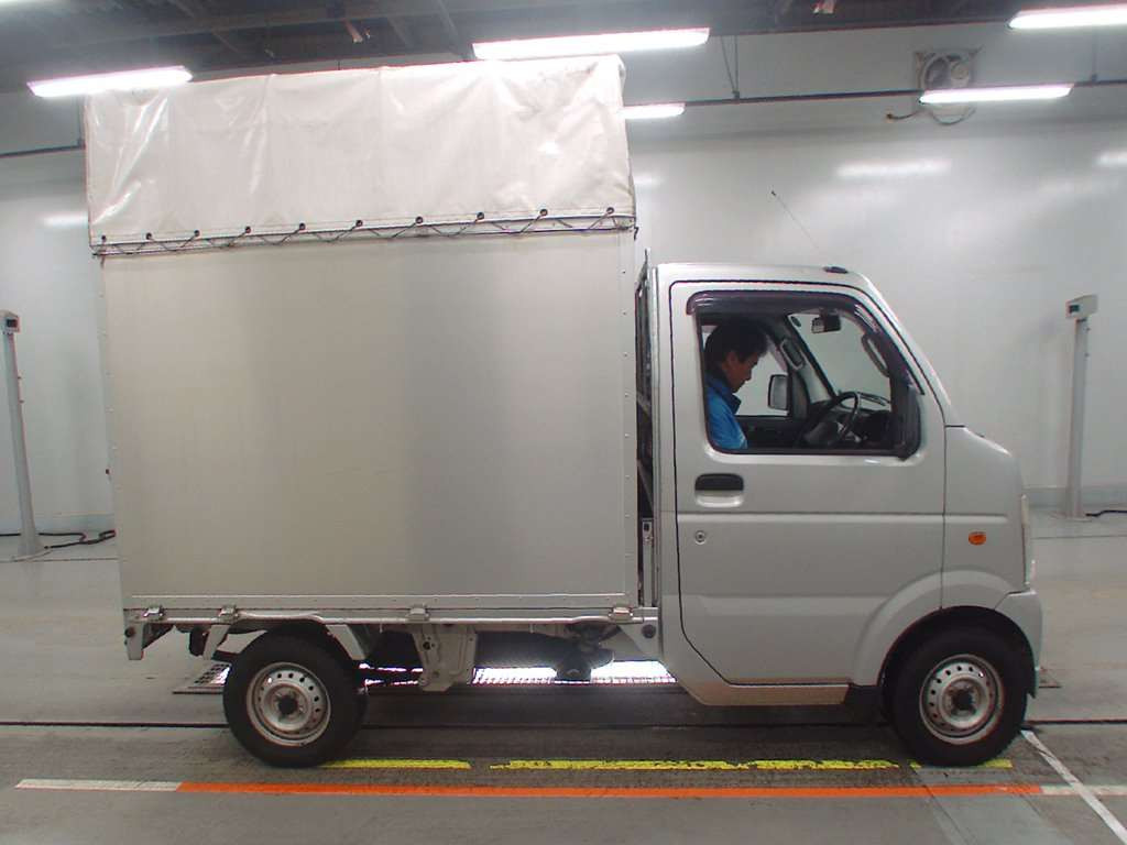 2010 Suzuki Carry Truck DA63T[2]