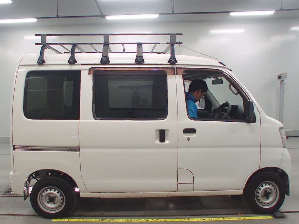 2015 Daihatsu Hijet Cargo S321V[2]