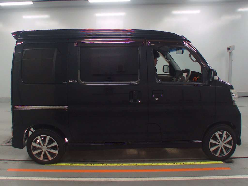 2016 Daihatsu Atrai Wagon S321G[2]