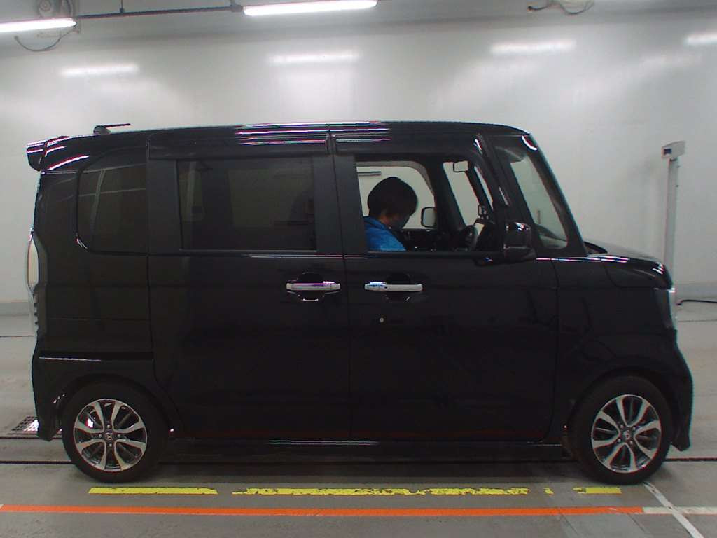 2023 Honda N-BOX CUSTOM JF3[2]