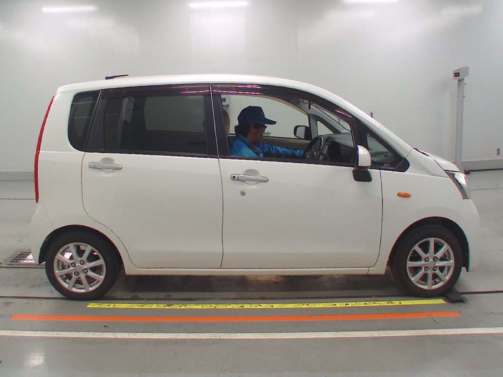 2013 Daihatsu Move LA100S[2]