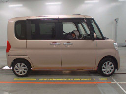 2017 Daihatsu Tanto