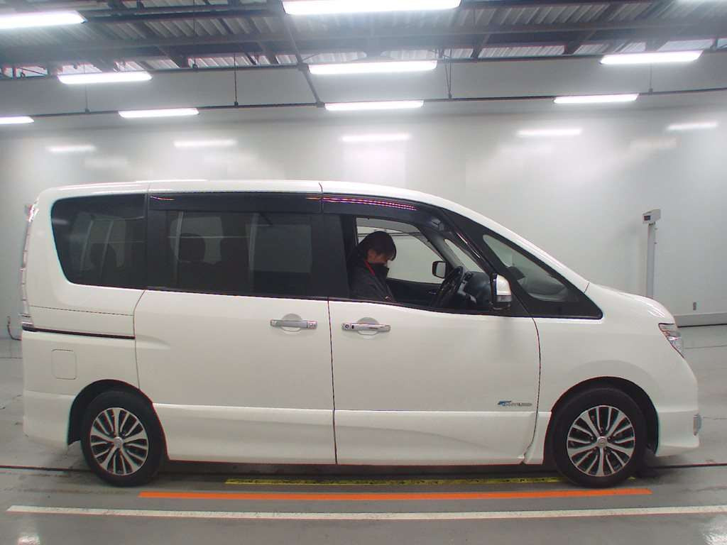 2014 Nissan Serena HFC26[2]