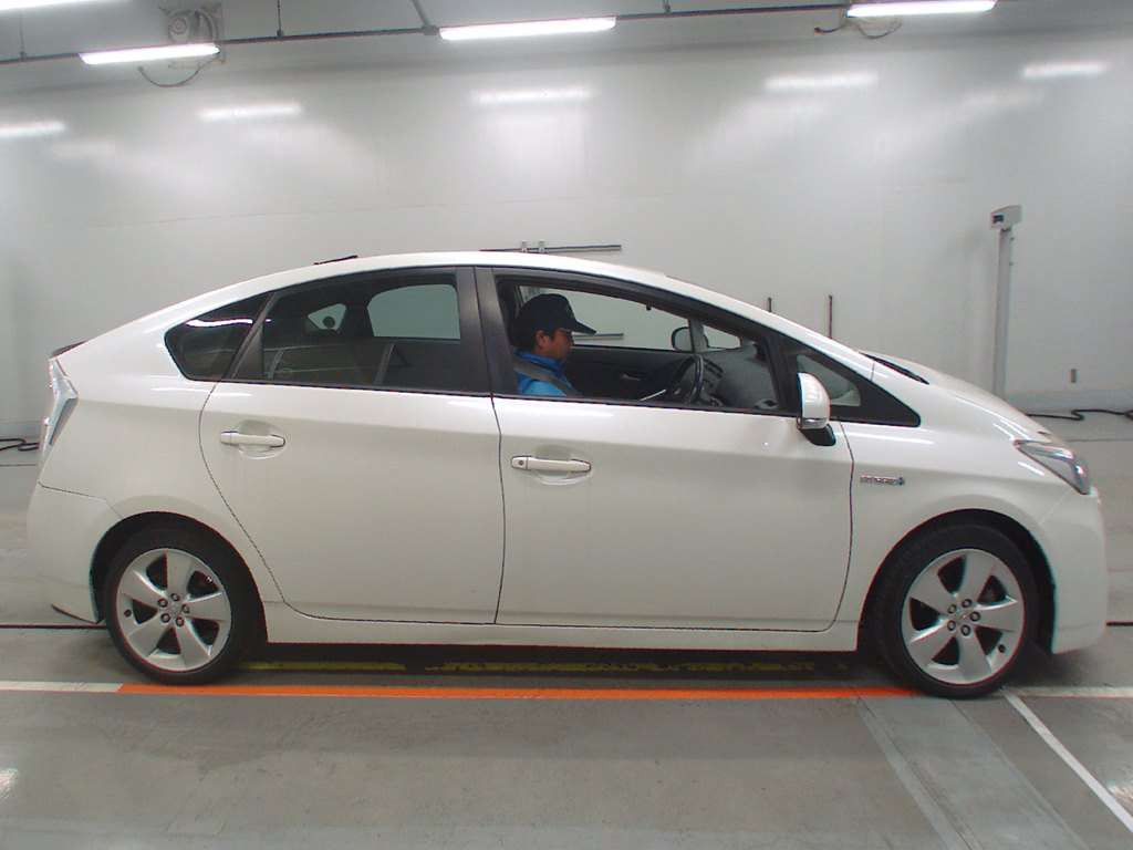 2010 Toyota Prius ZVW30[2]