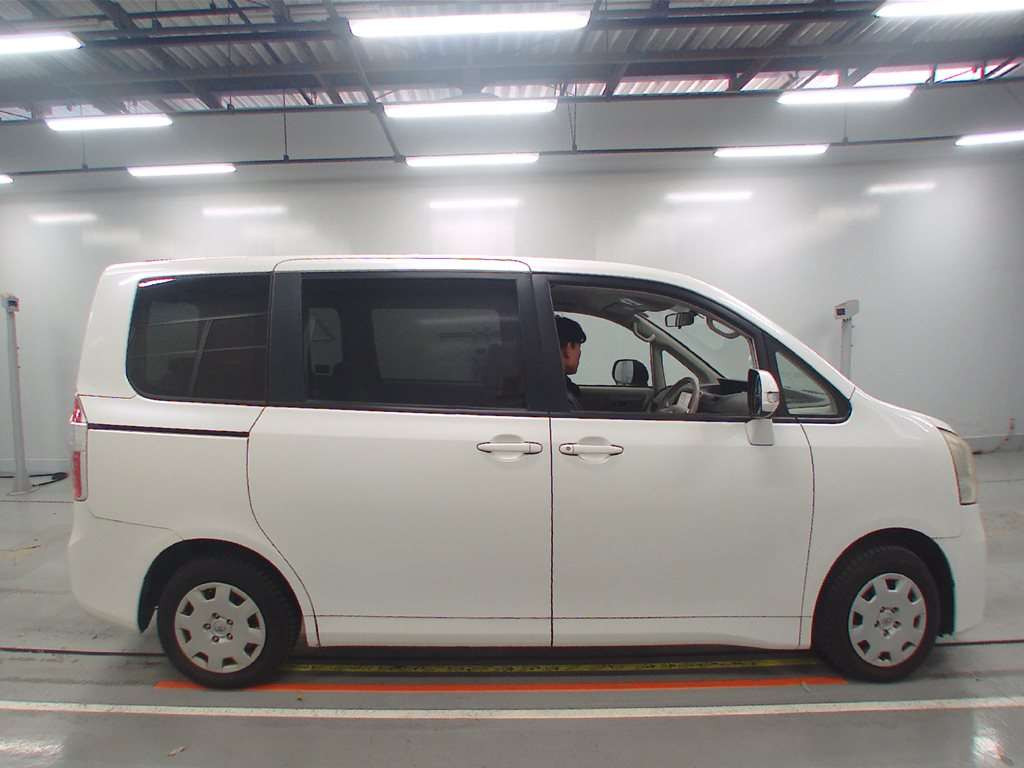 2008 Toyota Noah ZRR70G[2]