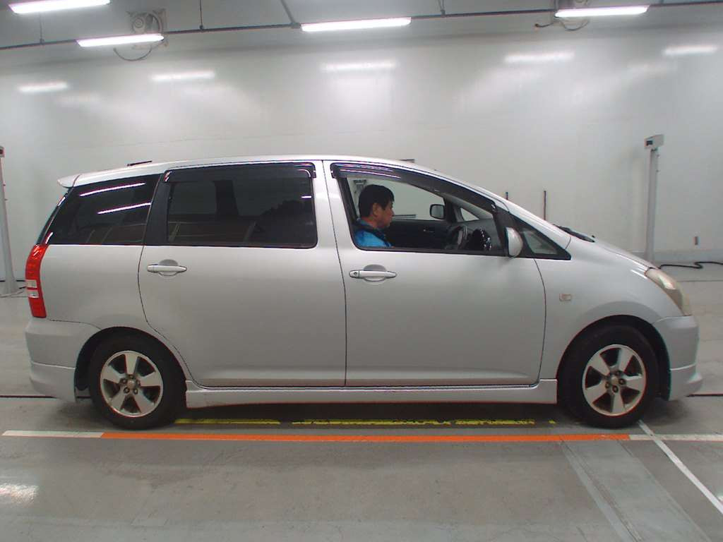 2003 Toyota Wish ZNE10G[2]