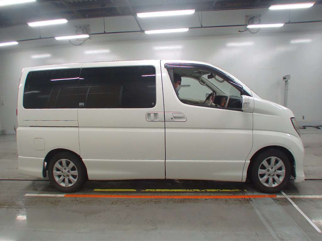 2005 Nissan Elgrand ME51[2]