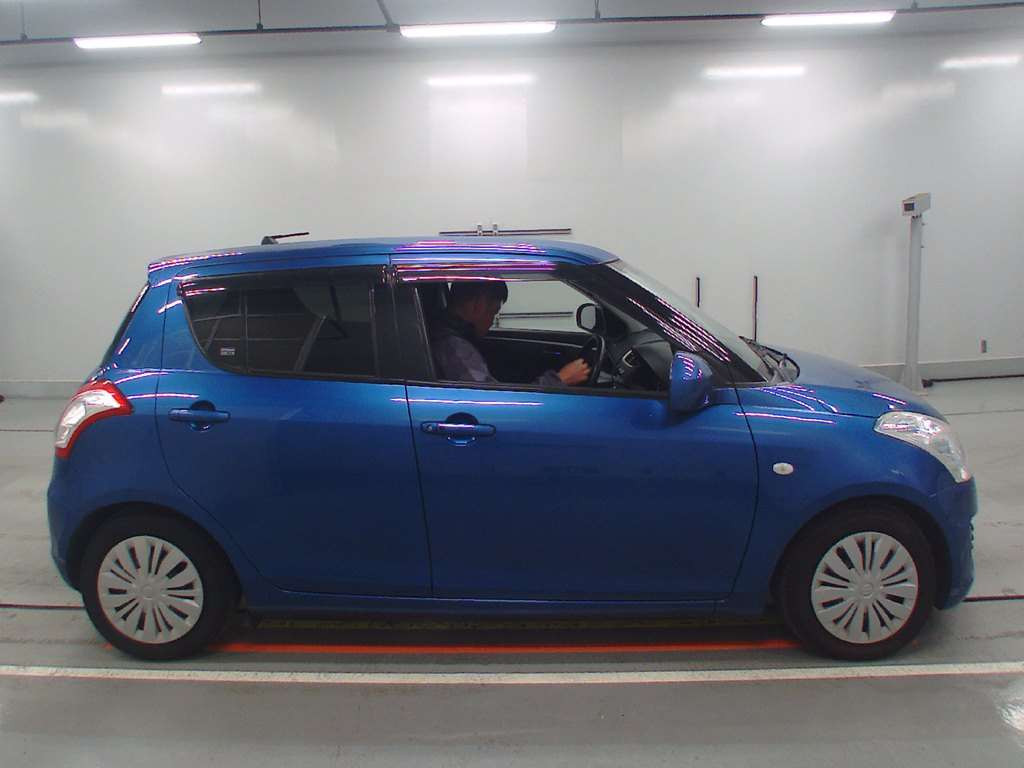 2013 Suzuki Swift ZC72S[2]