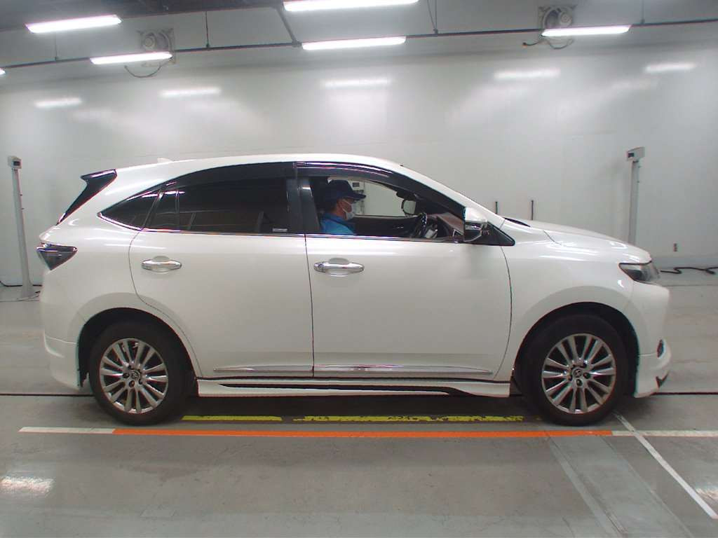 2014 Toyota Harrier ZSU60W[2]