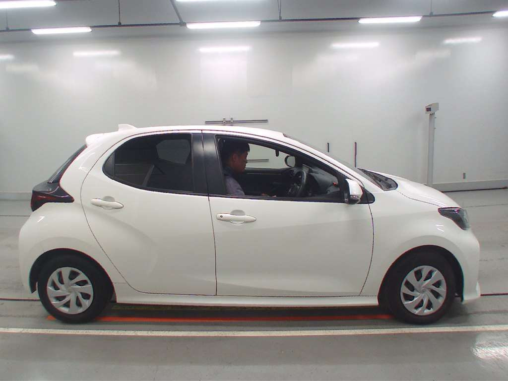 2022 Toyota YARIS KSP210[2]