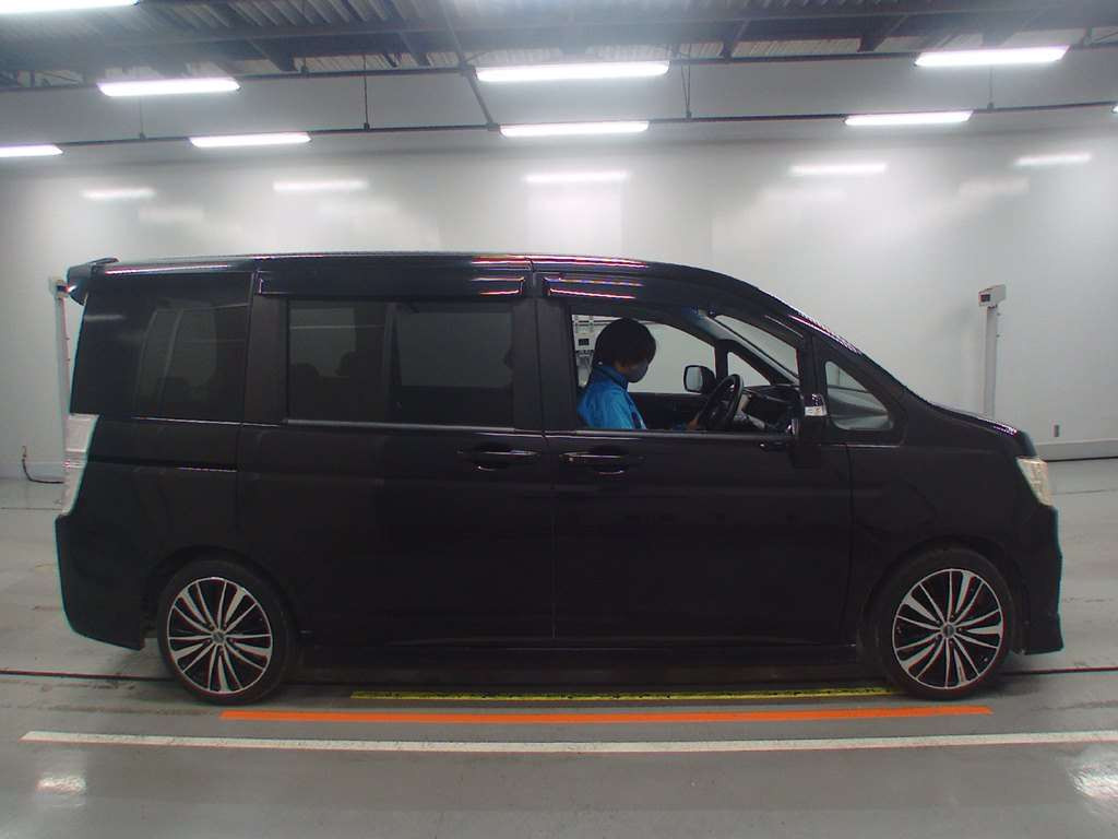 2010 Honda Step WGN Spada RK5[2]