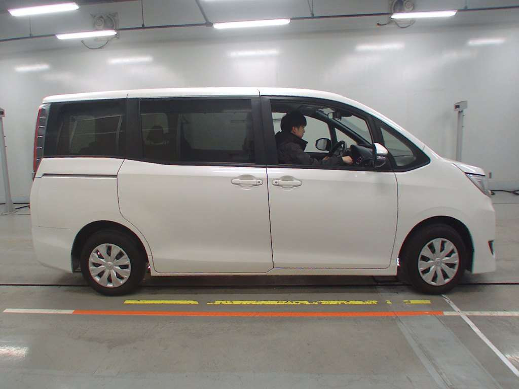 2019 Toyota Noah ZRR80G[2]