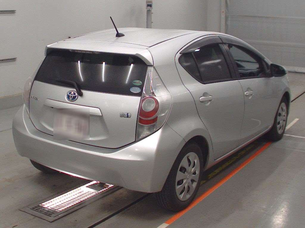 2014 Toyota Aqua NHP10[1]