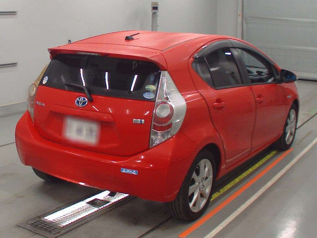 2012 Toyota Aqua NHP10[1]