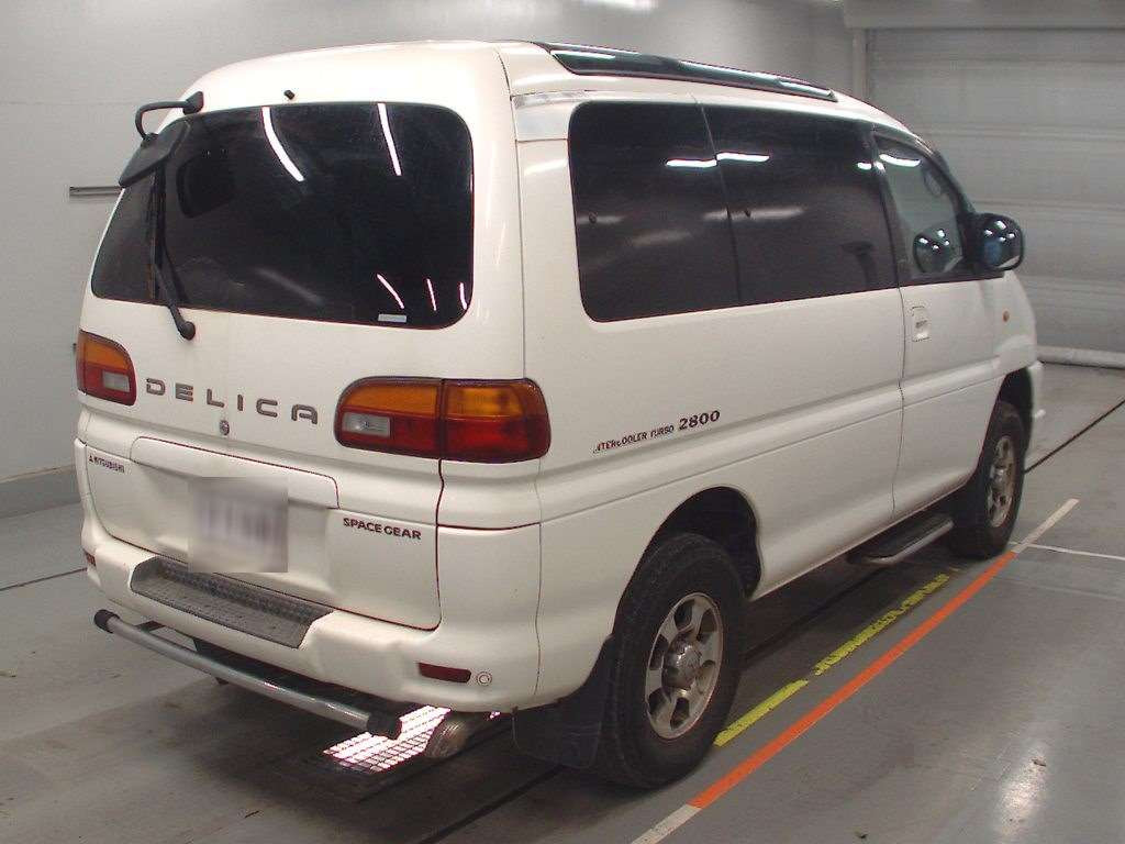 1998 Mitsubishi Delica Spacegear PE8W[1]