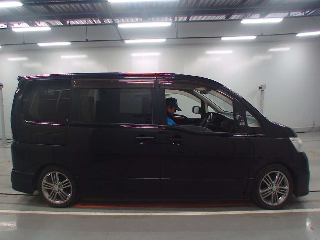 2009 Nissan Serena CC25[2]