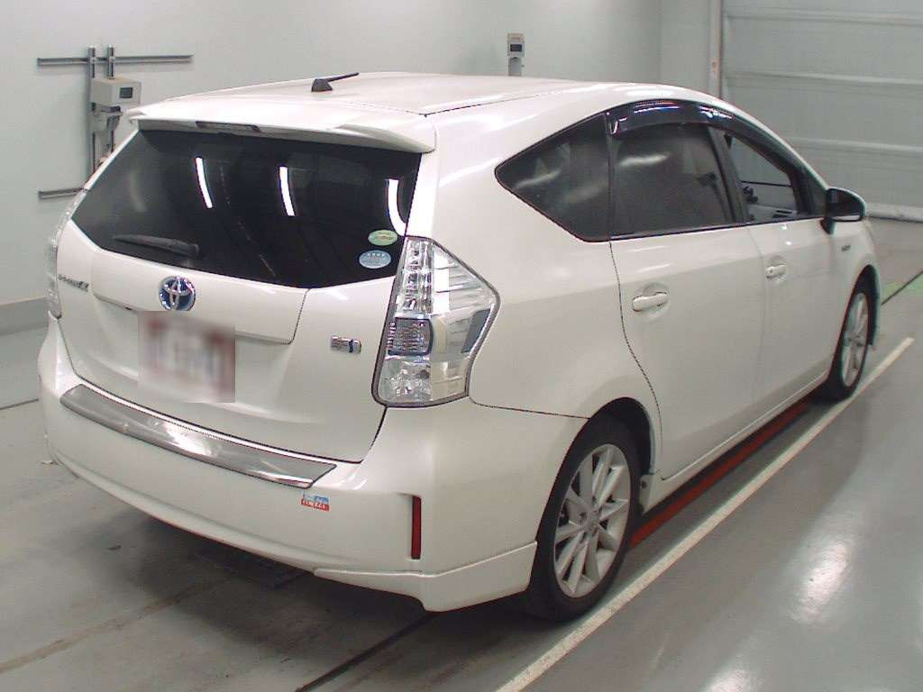 2012 Toyota Prius alpha ZVW40W[1]