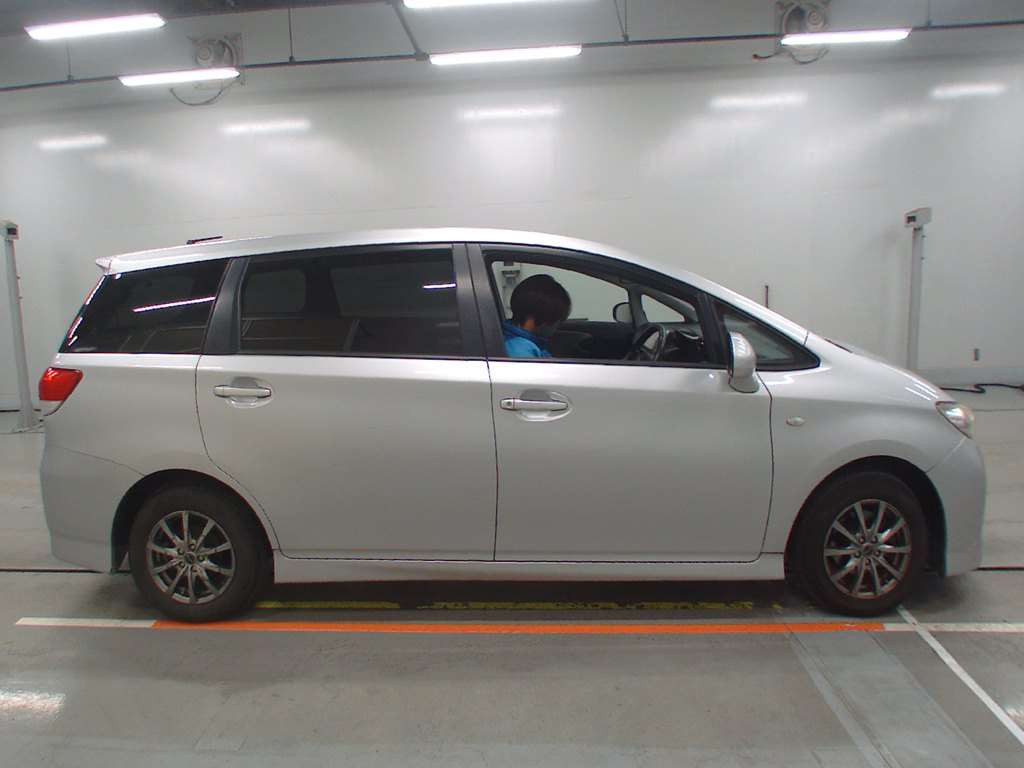 2010 Toyota Wish ZGE20G[2]