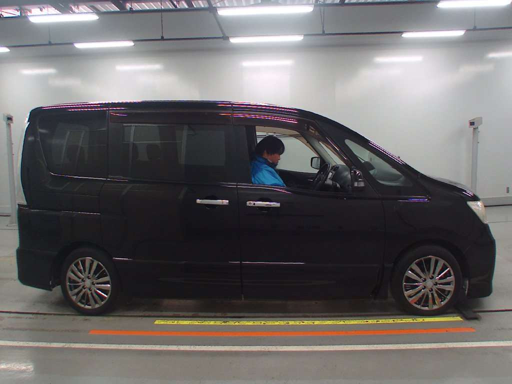 2011 Nissan Serena C26[2]