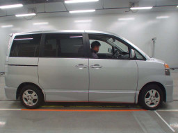 2002 Toyota Voxy