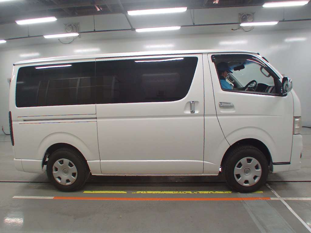 2012 Toyota Hiace Van KDH206V[2]