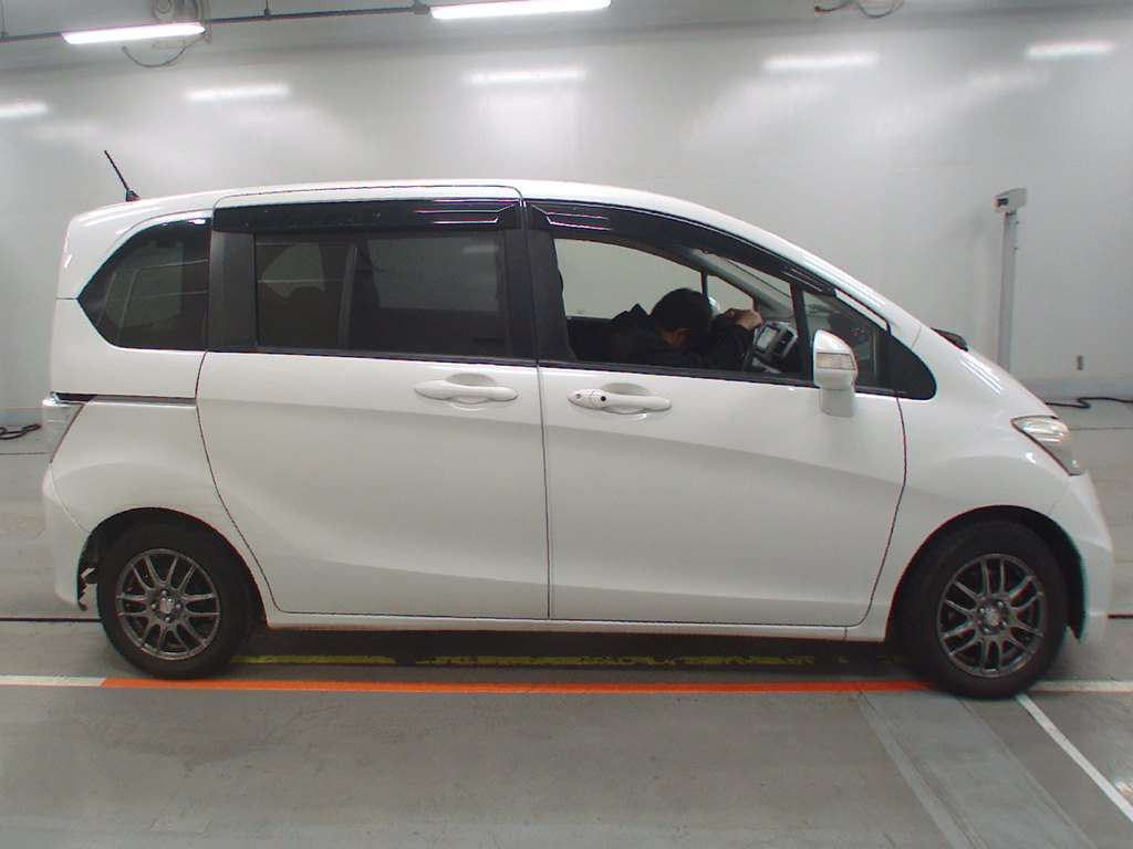 2014 Honda Freed GB3[2]