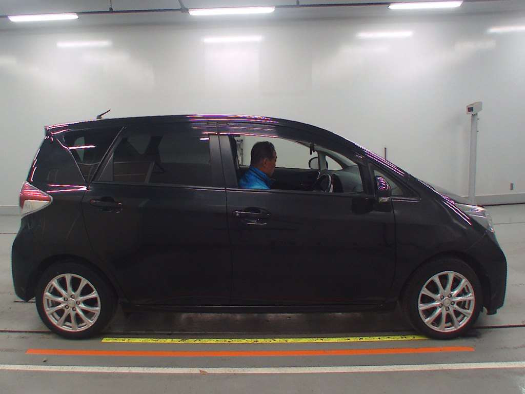 2014 Toyota Ractis NCP120[2]