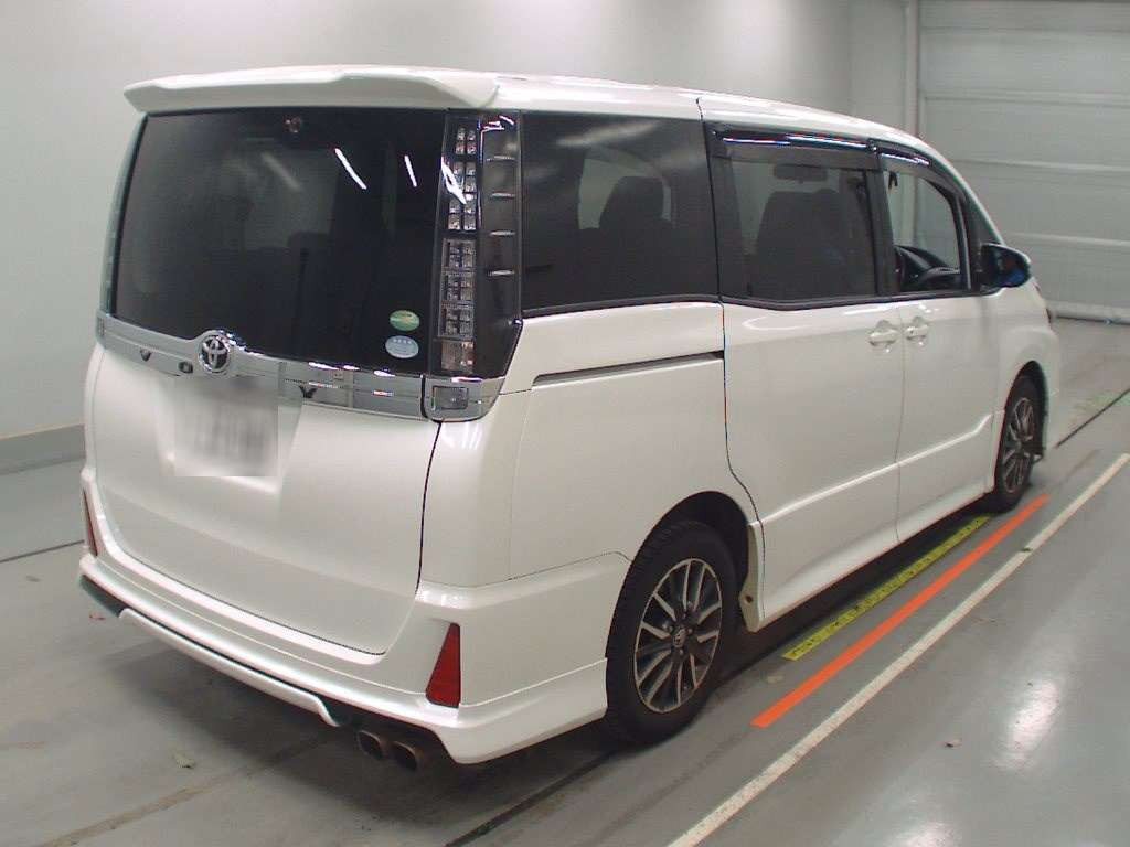 2014 Toyota Voxy ZRR80W[1]