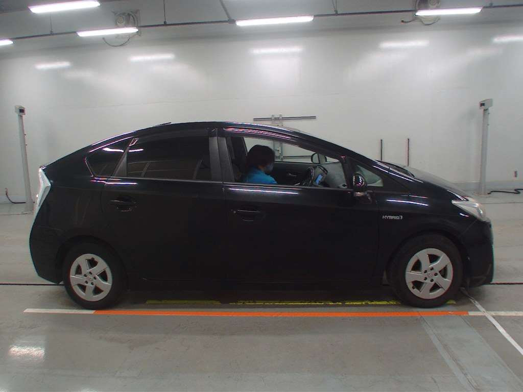 2011 Toyota Prius ZVW30[2]