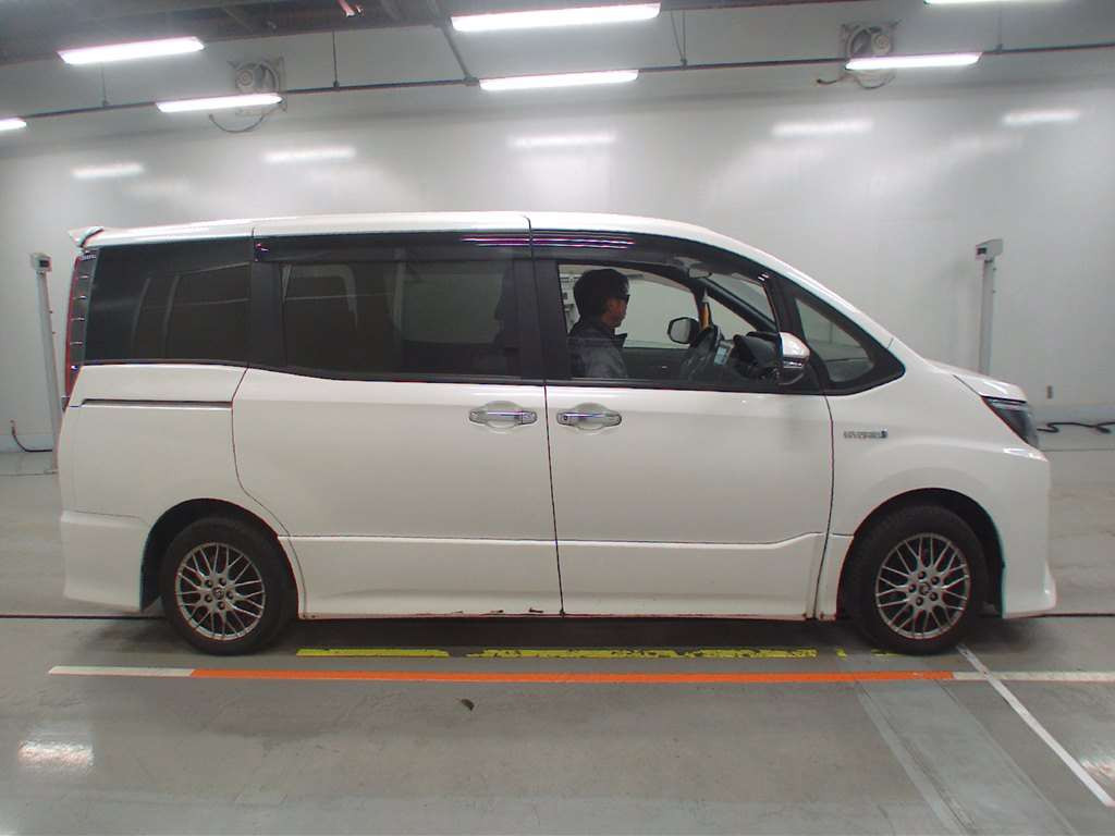 2018 Toyota Noah ZWR80W[2]