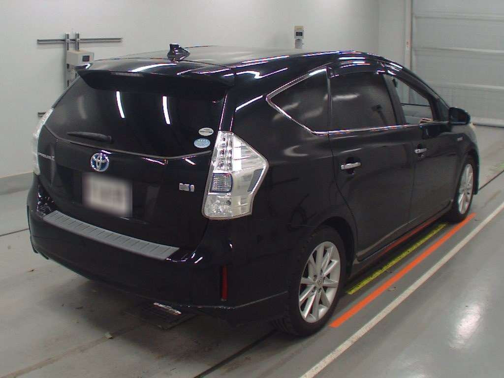 2012 Toyota Prius alpha ZVW41W[1]